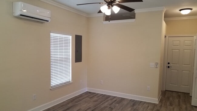 Building Photo - BEAUTIFUL STUDIO NEAR SORORITY ROW!!