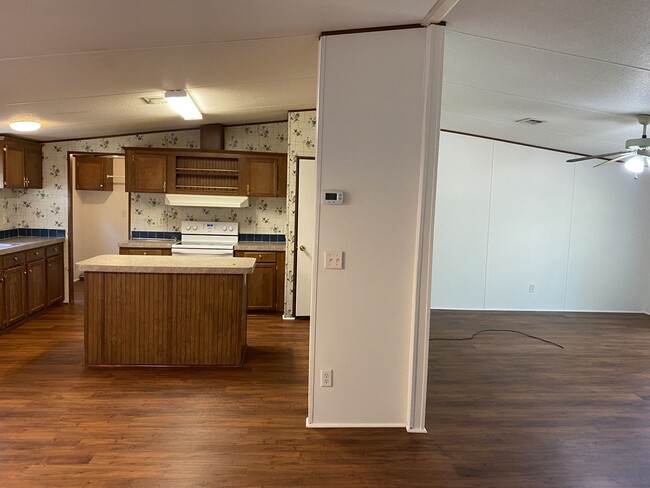 Building Photo - 4 Bedroom Double Wide in North Wakulla