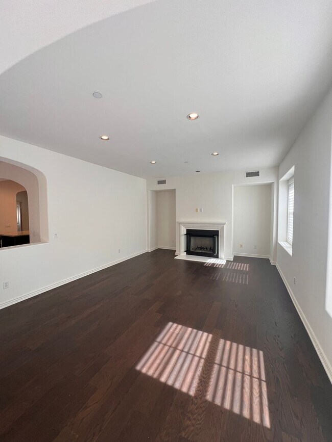 Building Photo - Portola Springs Beauty