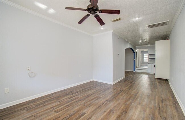 Building Photo - 2111 Summer St