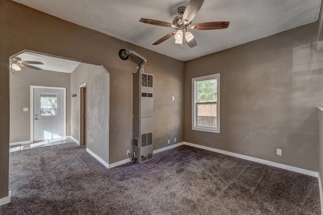 Building Photo - 812 Allen Ave