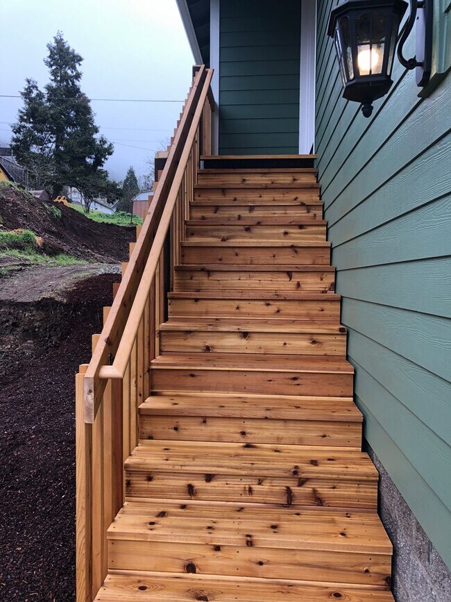 Building Photo - Brand new 3 bedroom house in Roseburg