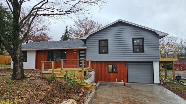 Primary Photo - 2002 Woodlea Dr