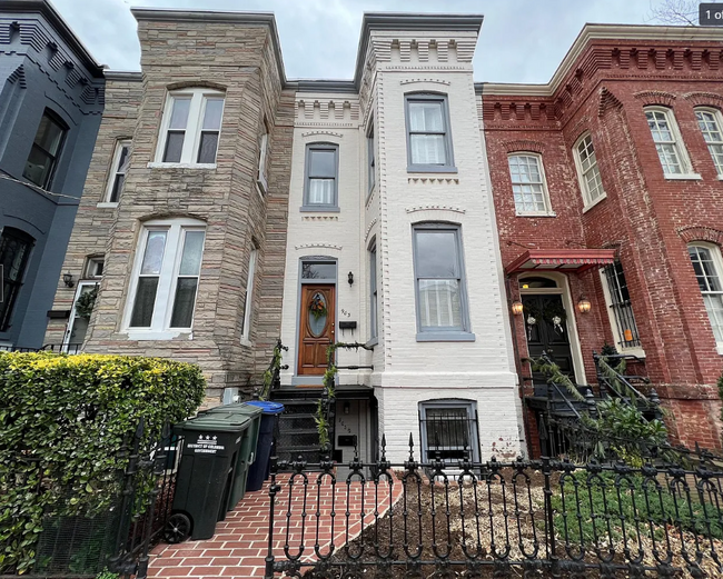 Primary Photo - 903 C St NE
