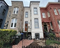 Building Photo - 903 C St NE