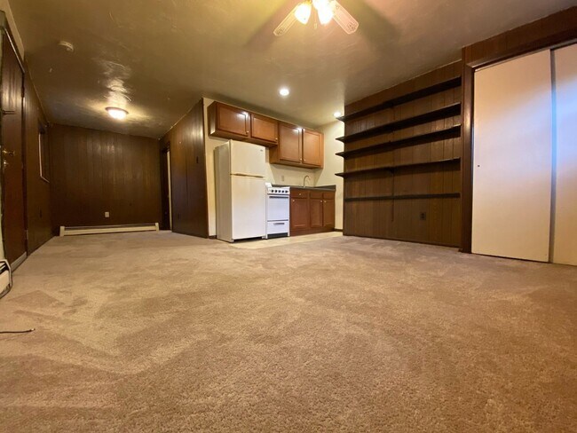 Building Photo - Super Studio Apartment close to Pitt! Great Deal! Call Today!