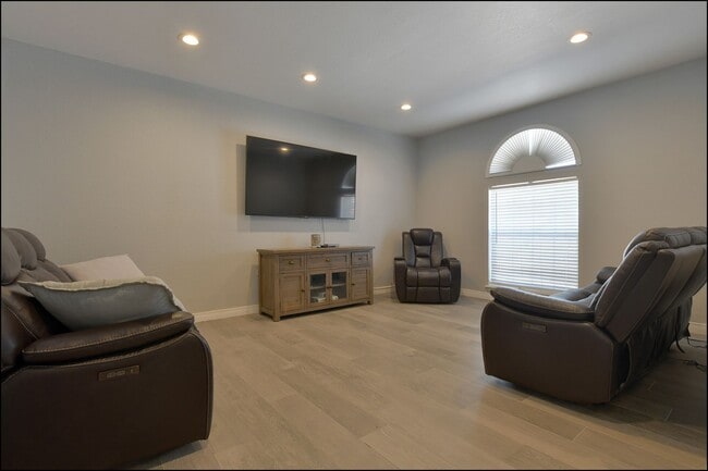 Building Photo - Coming Soon!