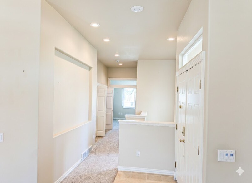 Entryway - 9287 S Avignon Pl