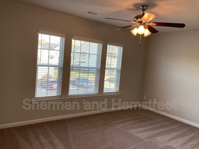 Building Photo - 622 Dobhill Ln