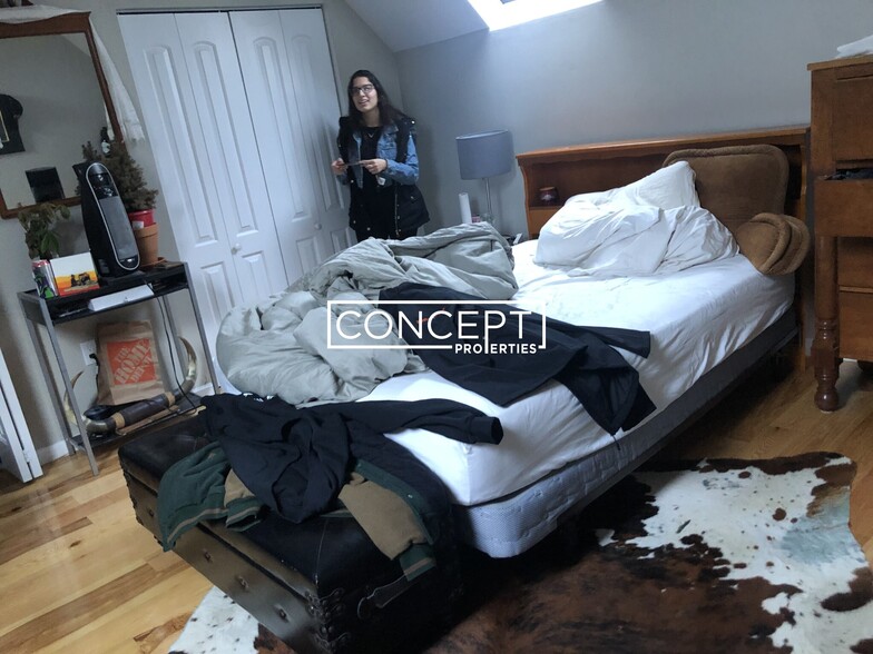 Building Photo - 17 Bow St