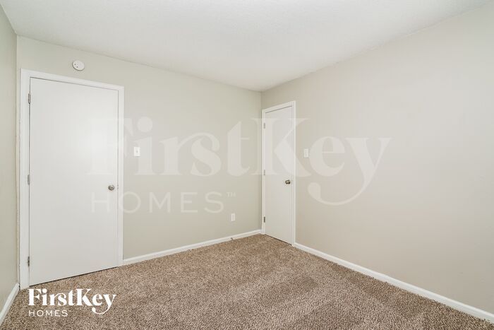 Building Photo - 7433 Redcliff Rd