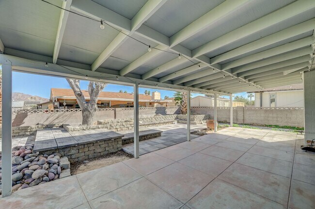 Building Photo - Welcome to this stunning 3-bedroom, 2-bath, single-story home that has been completely renovated ...