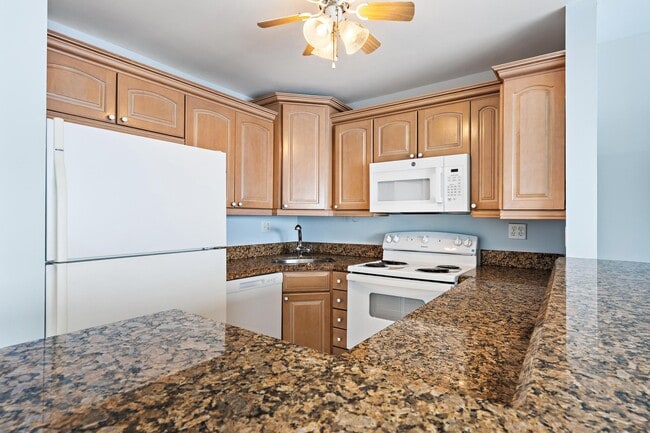 Building Photo - 400 Wilma Cir