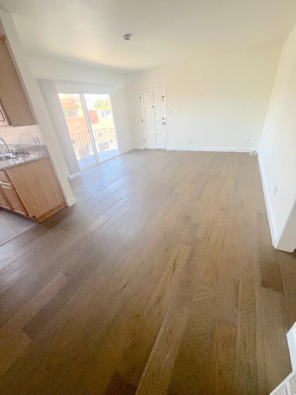 Building Photo - 10753 Palms Blvd