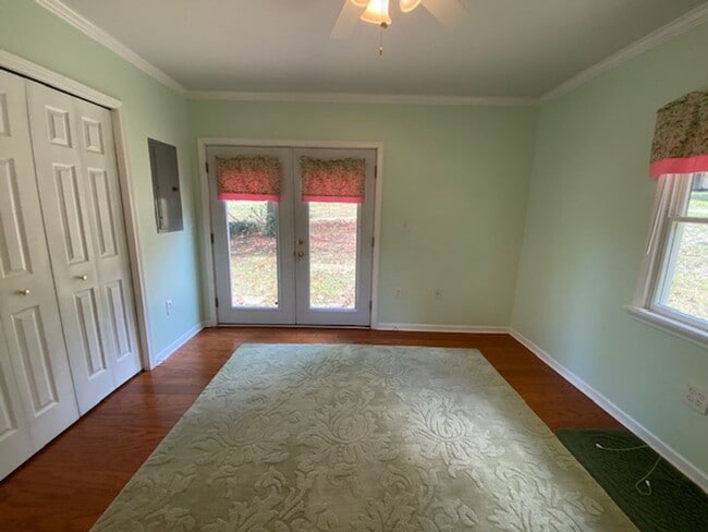 Building Photo - Single-Level Living! 3BR Ranch by Portage ...