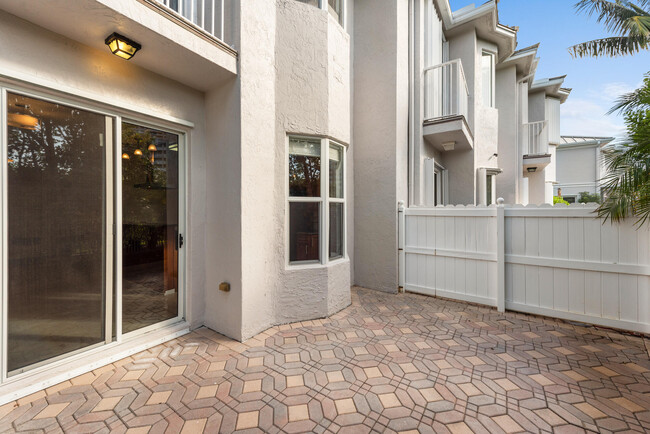 Building Photo - 774 Seaview Dr