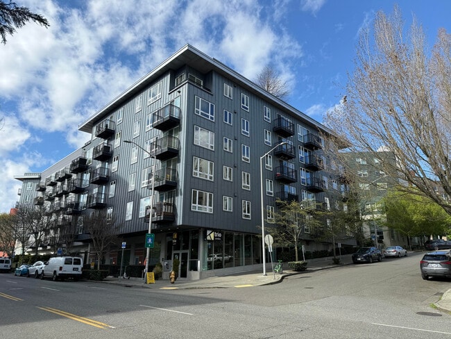 Building Photo - 3104 Western Ave