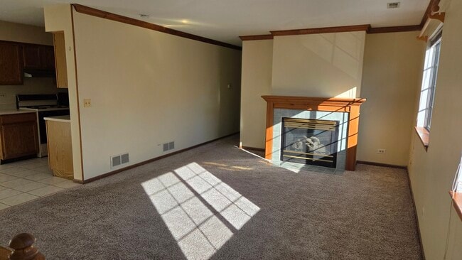 Building Photo - 427 Village Creek Dr