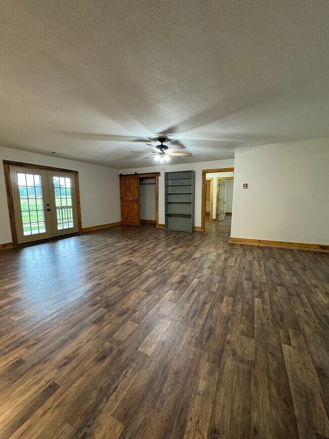 Building Photo - LIVE ON AN ACTIVE HORSE FARM IN HARRIS COU...
