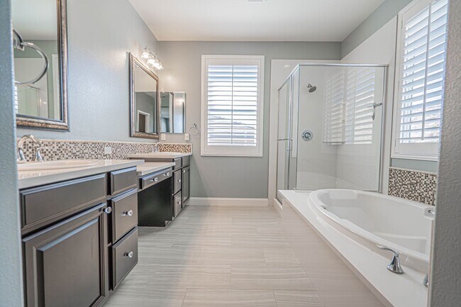 Building Photo - Beautiful 4-Bedroom Home with Solar and EV Charger in West Hills, Valencia!