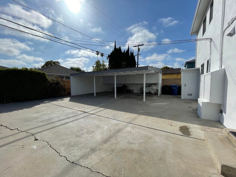 Building Photo - 3633 Kelton Ave