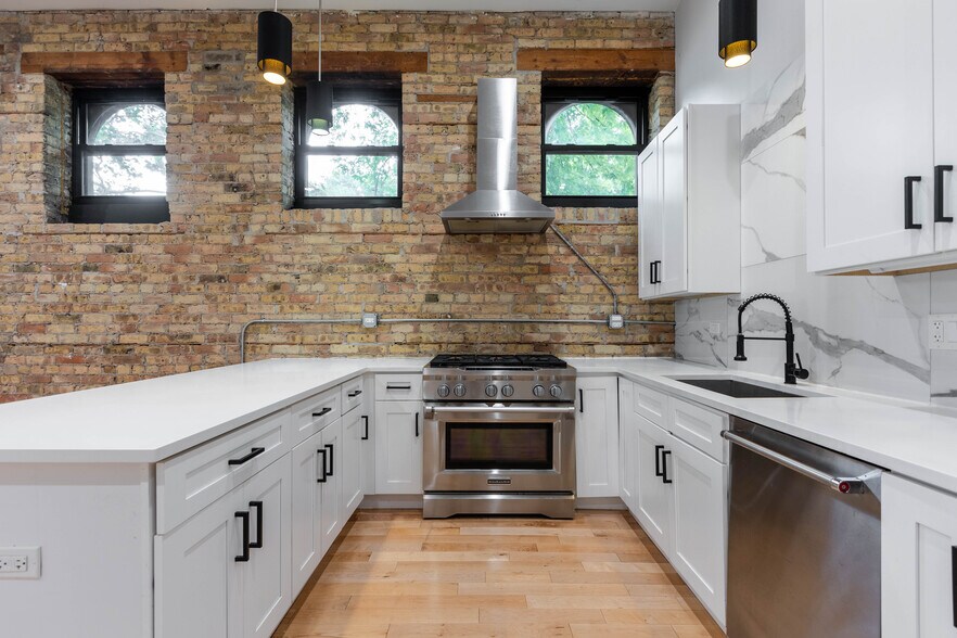 Building Photo - 2701 W Thomas St