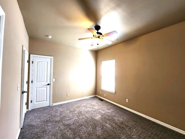 Building Photo - 13707 Oxford Dr