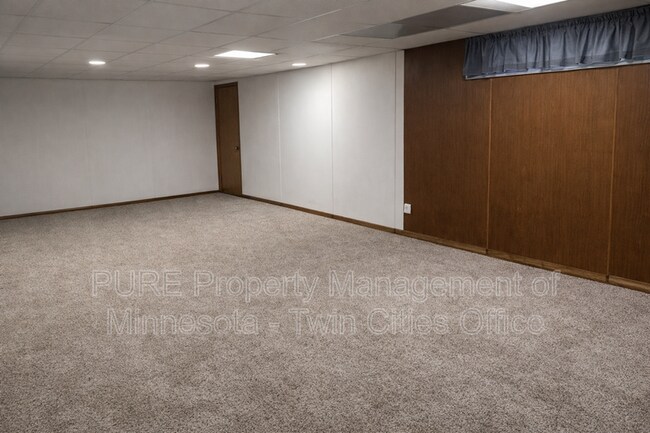 Building Photo - 30630 Broadway St N