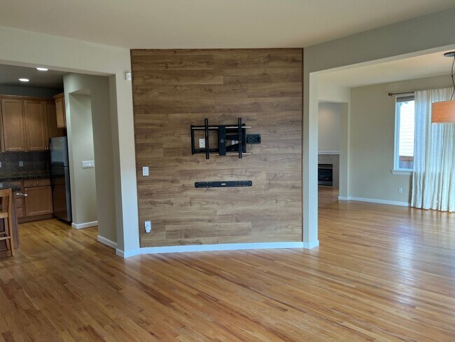 Building Photo - 3bd/2.5ba Snoqualmie Home