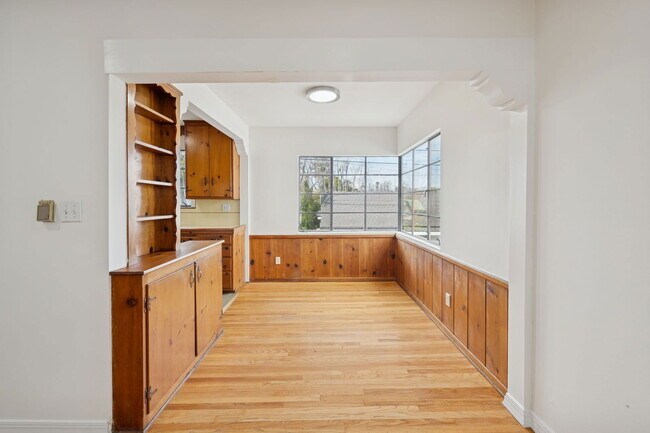 Building Photo - 11613 Moorpark St