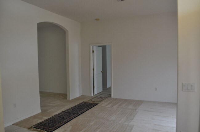 Building Photo - Lovely home in Pine Lakes