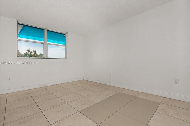 Building Photo - 1805 Sans Souci Blvd