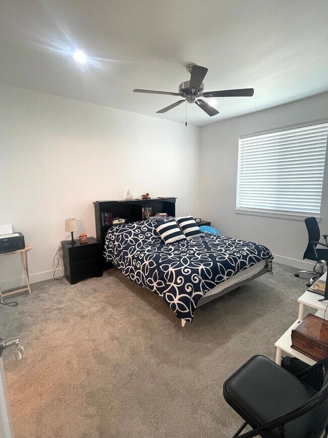 Building Photo - Gorgeous New Construction Townhome