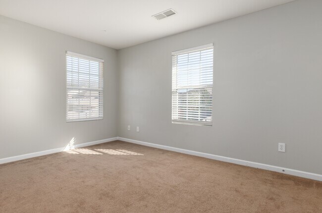 Building Photo - 2415 Bell Manor Dr SW