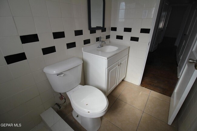 Building Photo - 3200 Richmond Ave