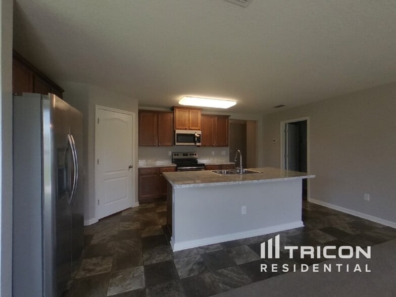 Building Photo - 2072 Pebble Point Dr