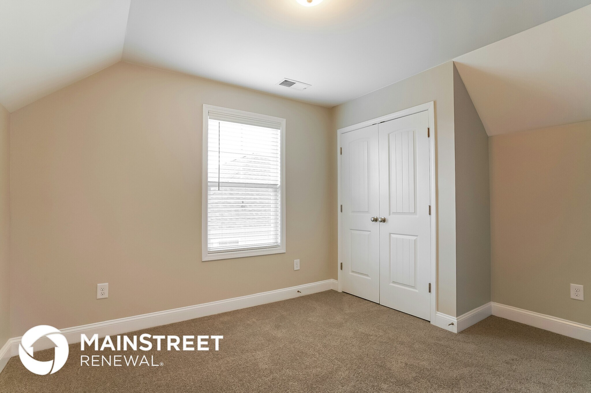 Building Photo - 418 Royal Oak Ln