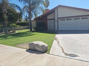 Building Photo - Southwest Bakersfield Home with Pool