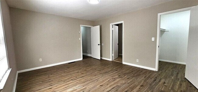 Building Photo - 1752 Parkhill Dr