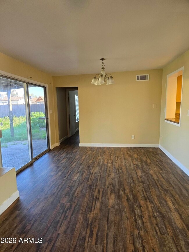 Building Photo - 9002 W Roma Ave