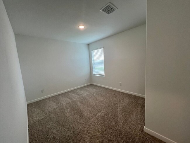 Building Photo - Beautiful 4/2.5 home in Hannah Heights