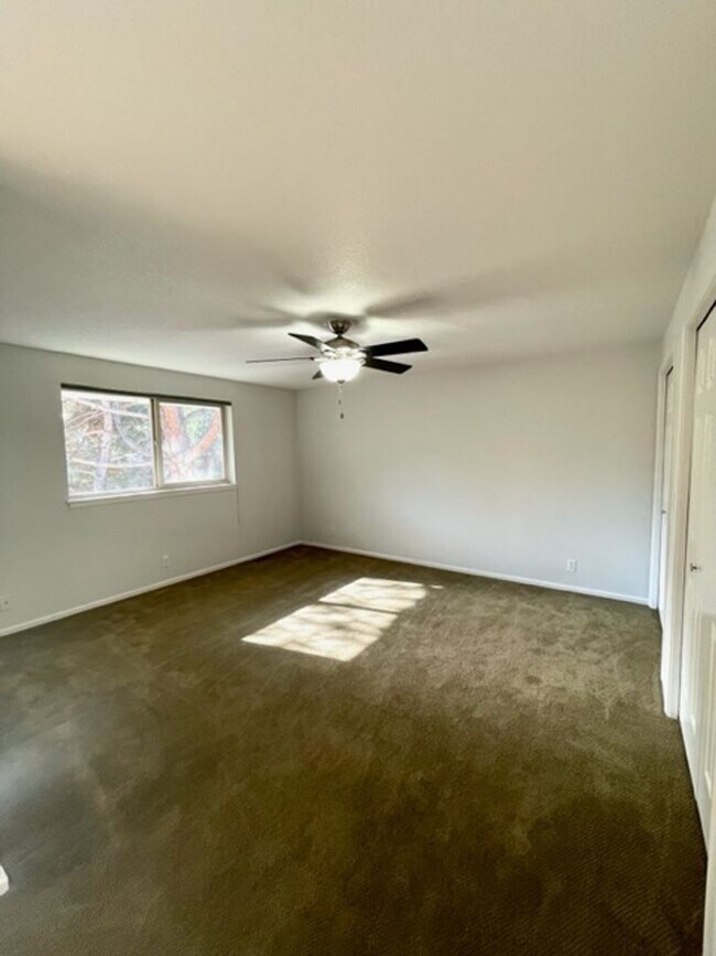 Building Photo - Water/Sewer/Garbage and landscaping included! A/C too!