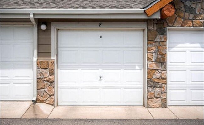 Building Photo - 1288 Lake Circle - 12E