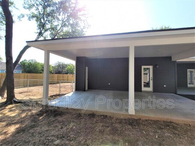 Building Photo - 1024 N Wall St