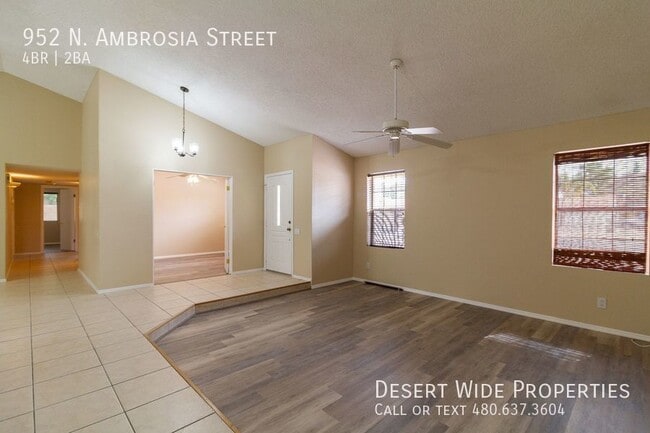 Building Photo - Beautiful 4 Bedroom, 2 Bath on the Golf Co...