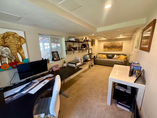 Building Photo - Sprawling 6 BR 4 BA Applewood Paradise - Live in Luxury with this Entertainer's Dream!