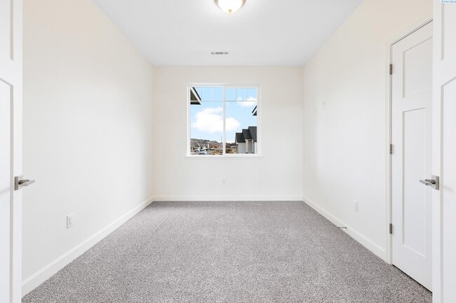 Building Photo - Beautiful brand new rental