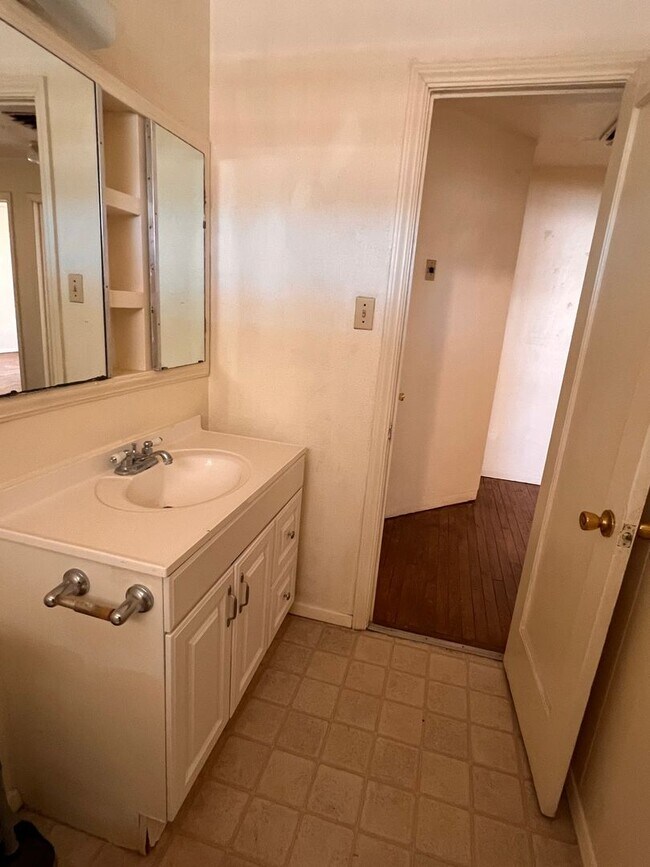 Building Photo - 3rd Street Duplex