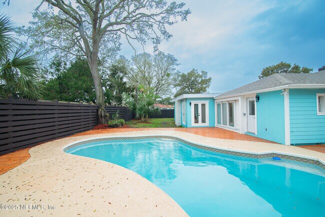 Building Photo - 111 Zoratoa Ave