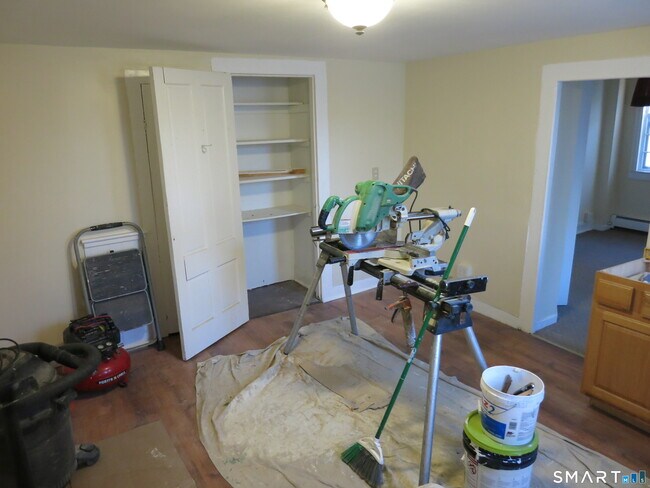 Building Photo - 159 S Main St